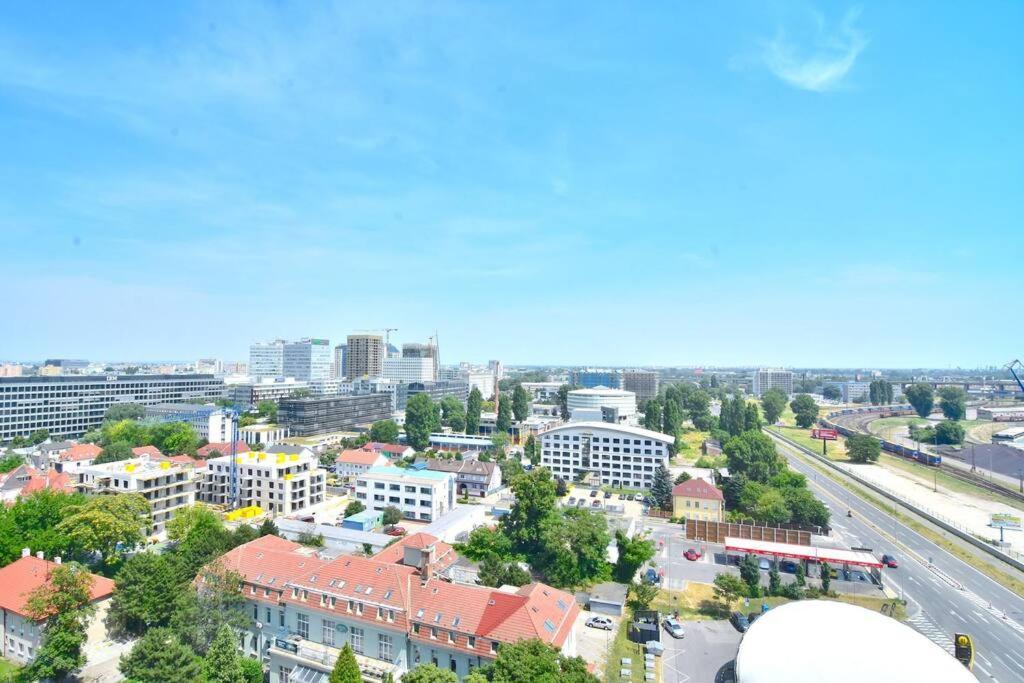 Апартаменты Downtown Charm With Free Parking Spot Братислава Экстерьер фото
